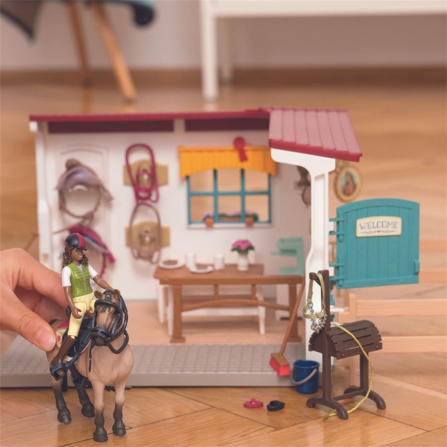 Schleich 42591 Sattelkammer
