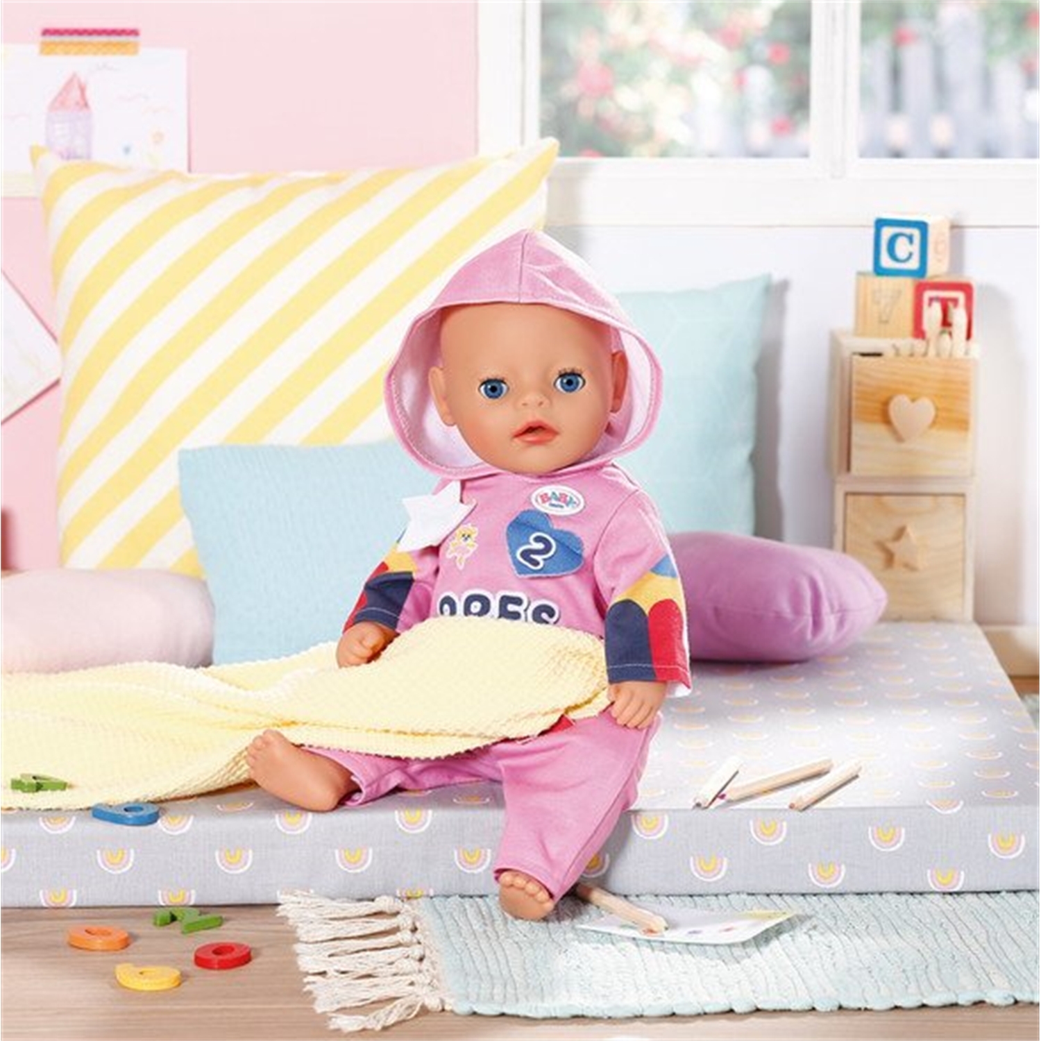 Zapf Creation 833537 BABY born Kindergarten Einteiler+Badges 36cm